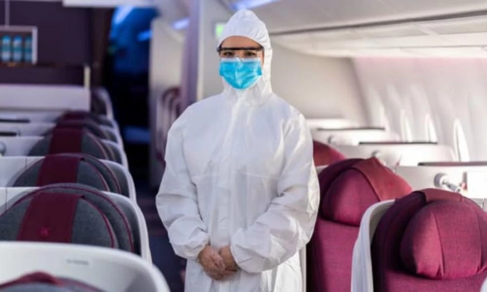Qatar Airways: Η νέα εποχή με τους αεροσυνοδούς να φορούν στολές και ειδικά γυαλιά
